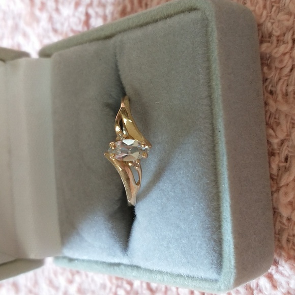 Jewelry - 10k solid gold April birthstone ring